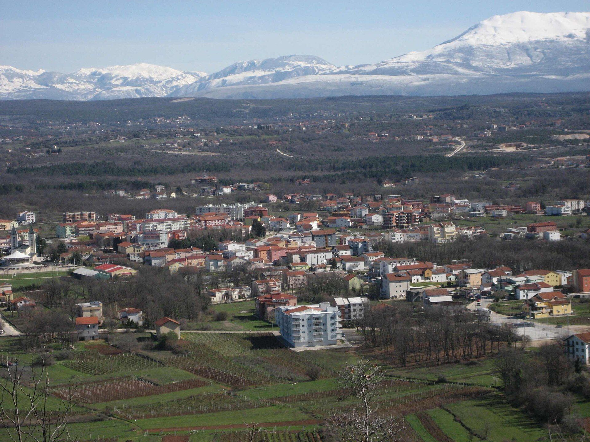 Medjugorje látképe a hegyekkel